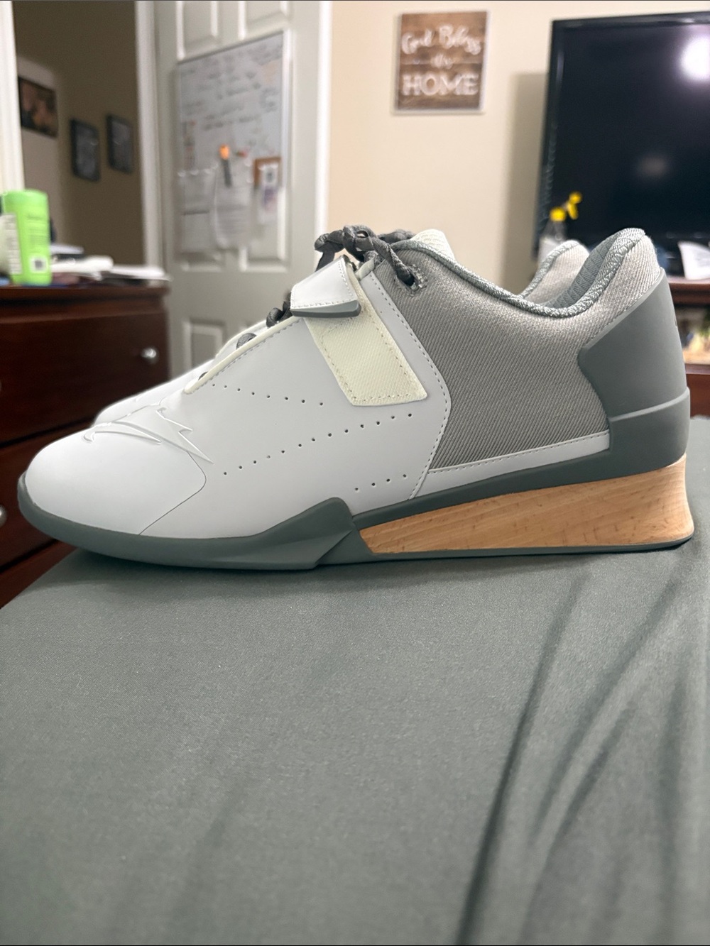 Velaasa  Weightlifting Shoes Size 11.5 (New without box)